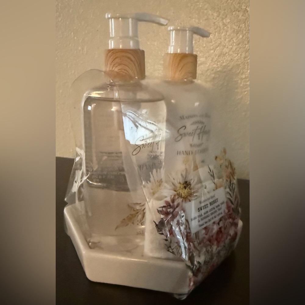 Maison de Base Sweet Honey Hand Soap & Lotion Gift Set with Ceramic Tray - Picture 3 of 4